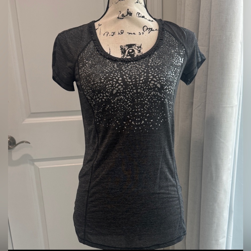 Lululemon top in excellent condition